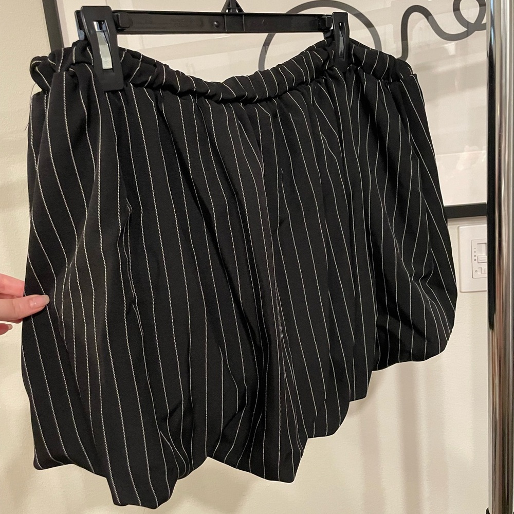 NWT Pinstripe mini bubble skort - Picture 6 of 11